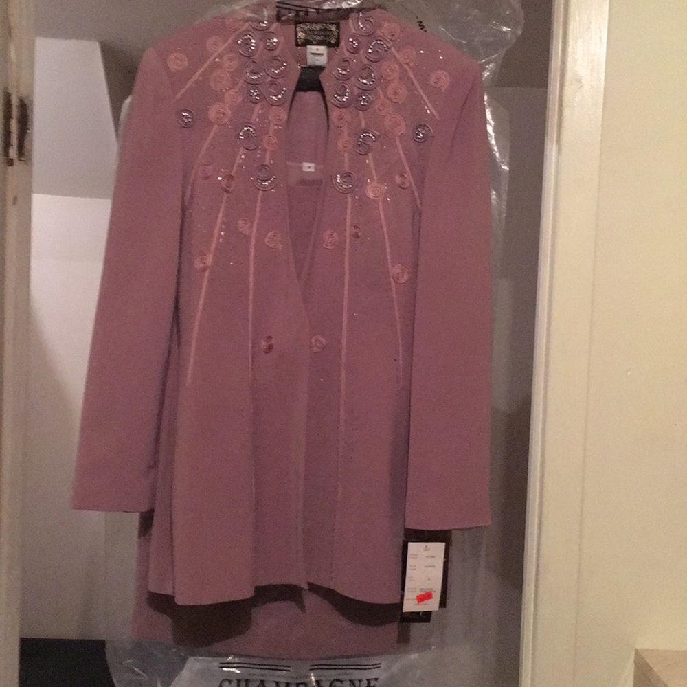 Ladies Elegant Antique Rose Skirt Suit